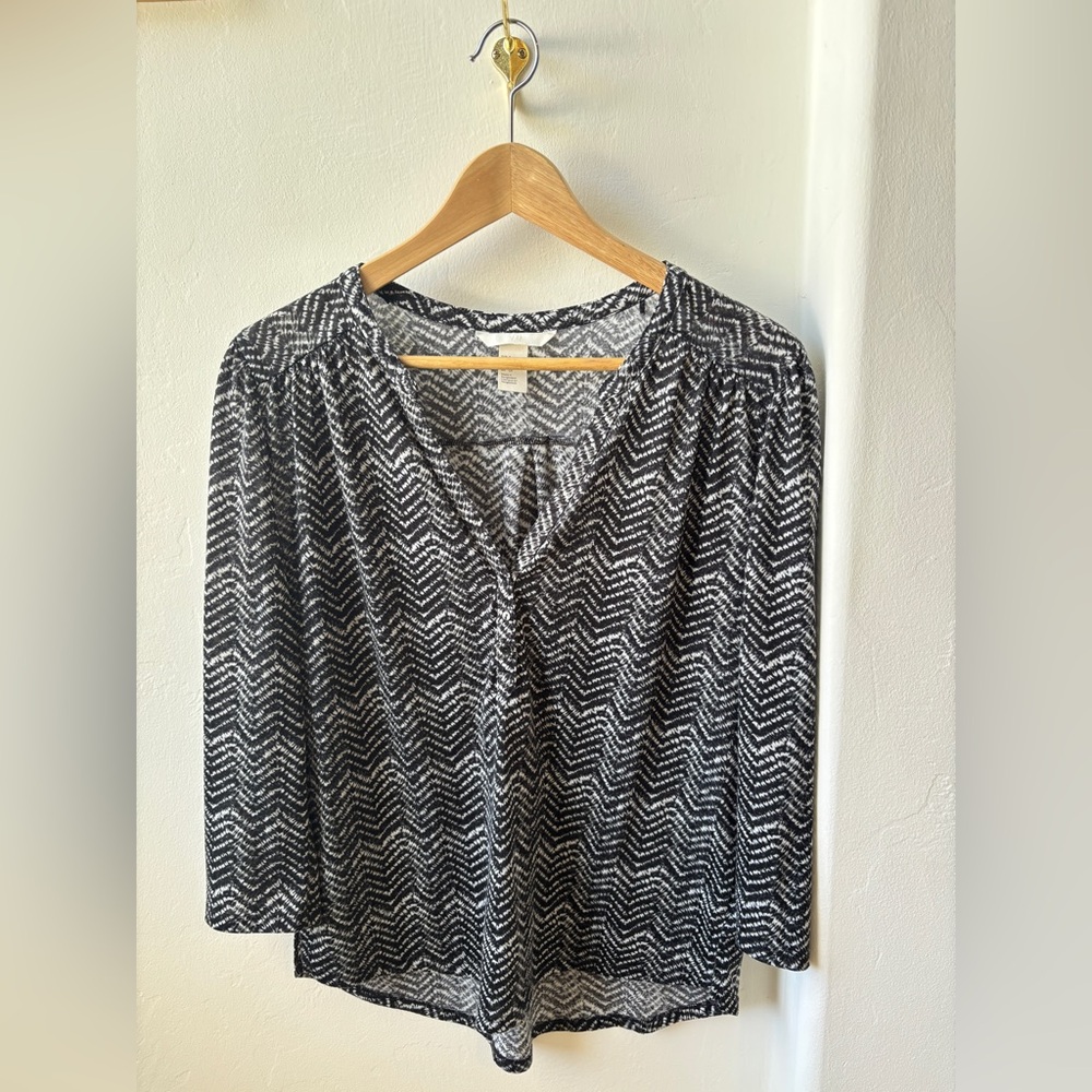 H&M Black and White 3/4 Sleeve V-Neck Blouse Size Small